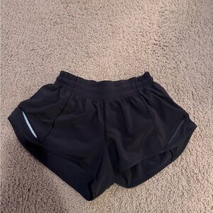 Lululemon Hotty Hot Shorts lined 2.5”